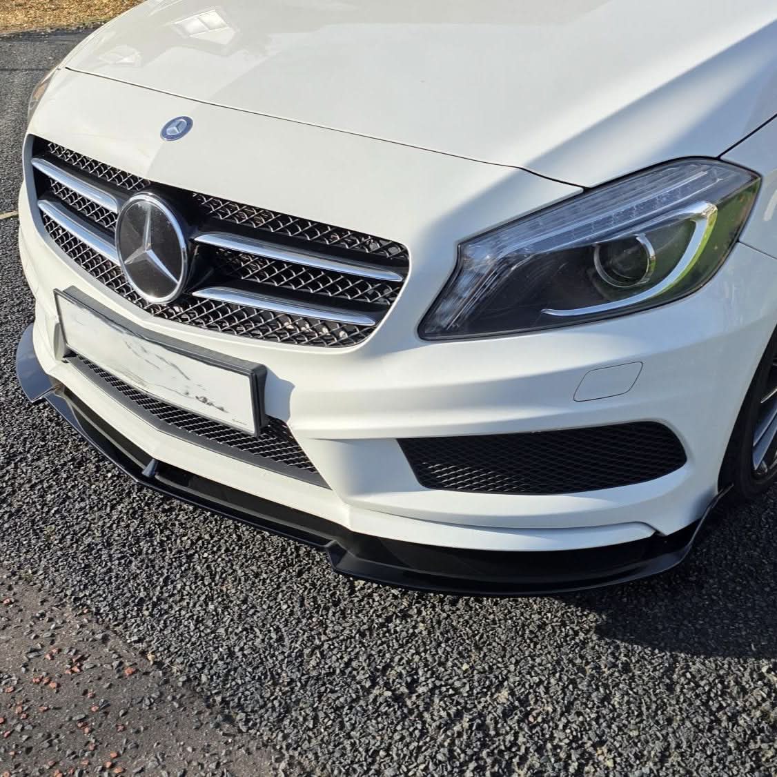 Mercedes A-Class W176 Estilo AMG Negro Brillo Lip Frontal (2013-2015)