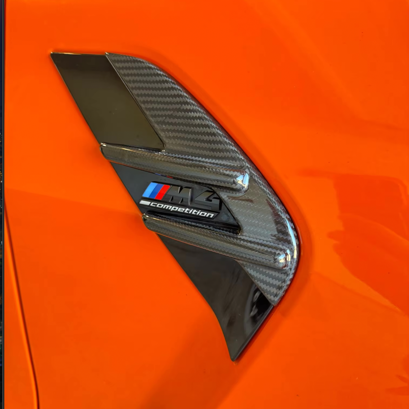 BMW M3 / M4 G80/G81/G82/G83 Pre-Preg Guardabarros laterales de fibra de carbono seca por OPTIC (2021+)