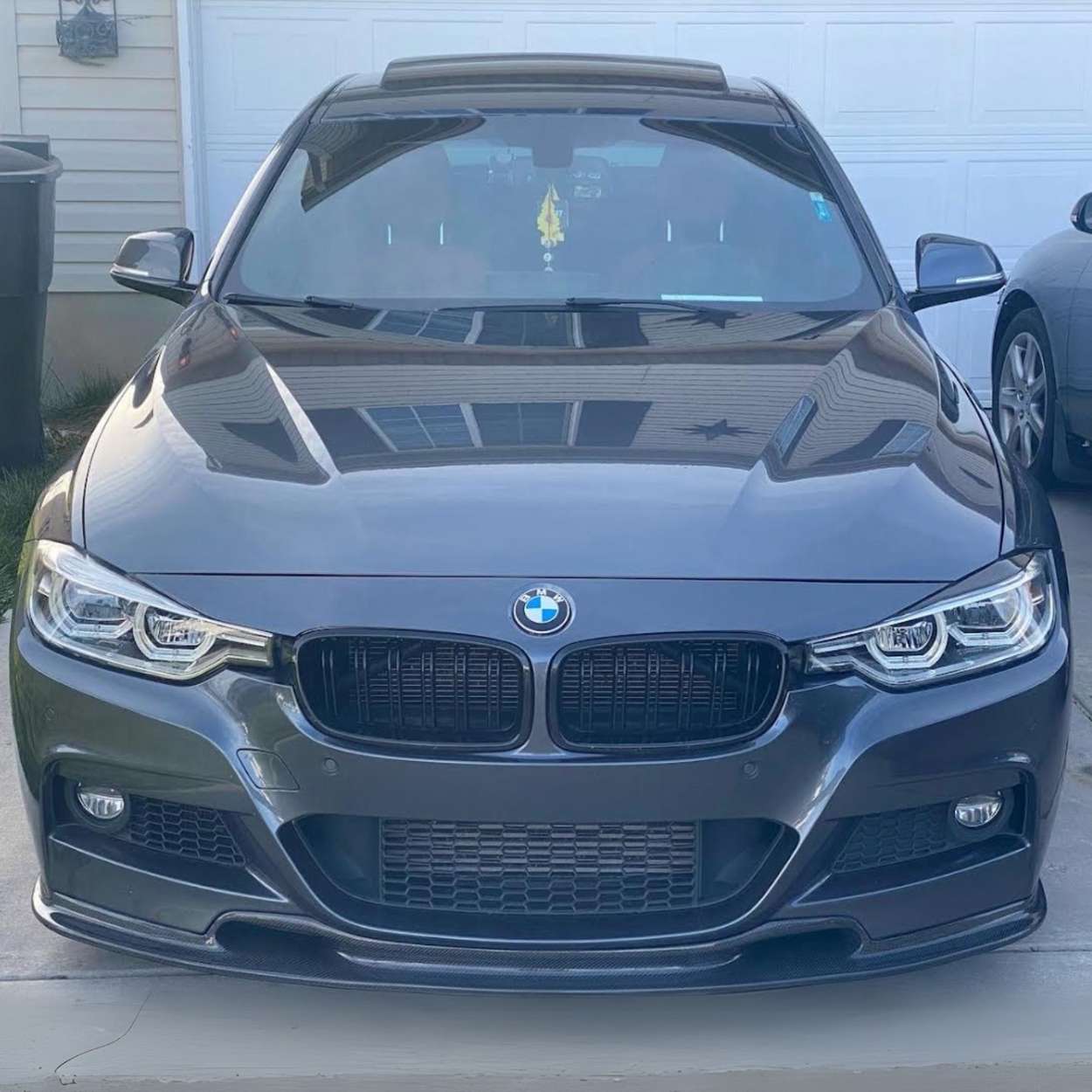 BMW Serie 3 F30 / F31 Lip Frontal de Carbono Estilo V para Parachoques Delantero (2012-2019)