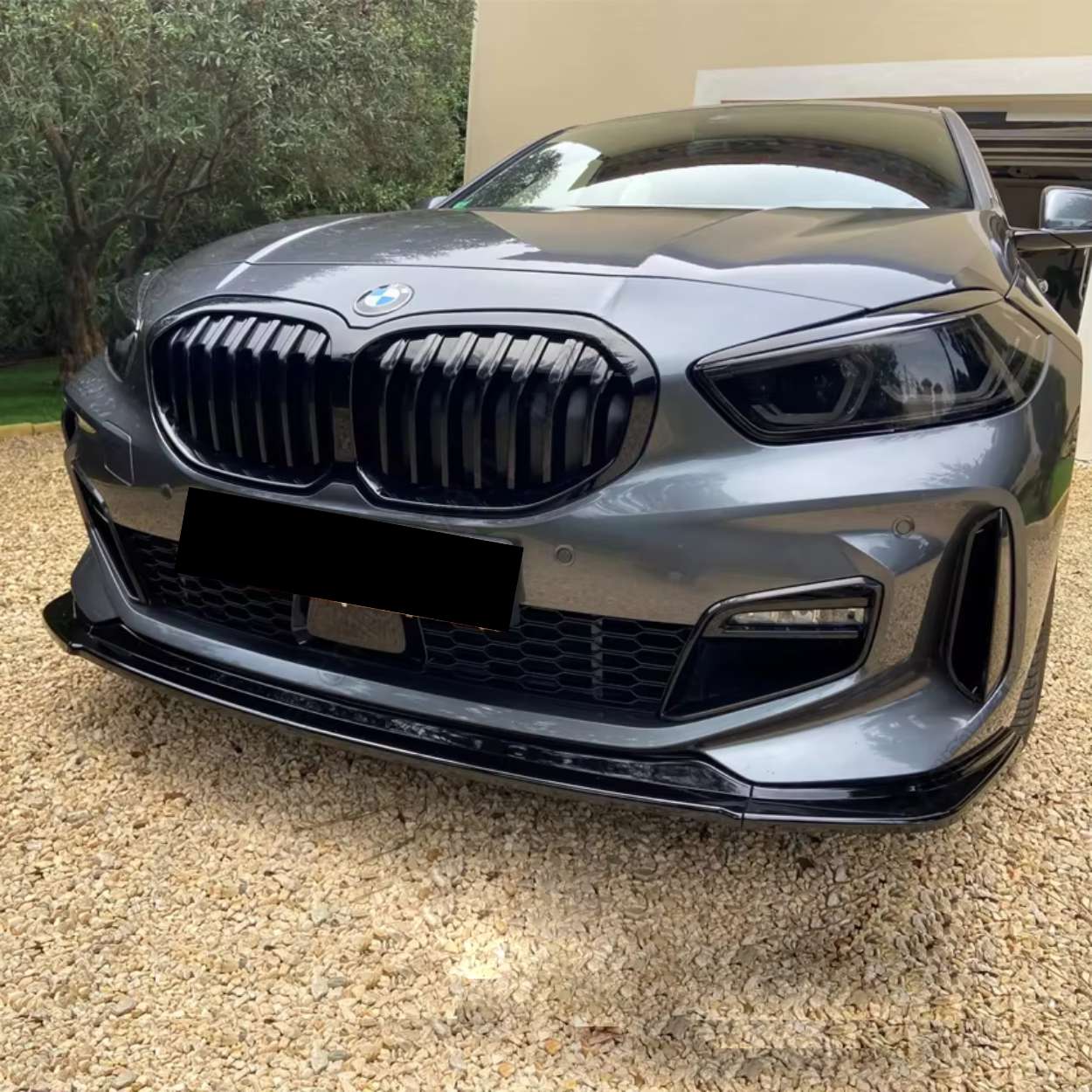 BMW Serie 1 F40 Lip Frontal Negro Brillo (2019-2024)