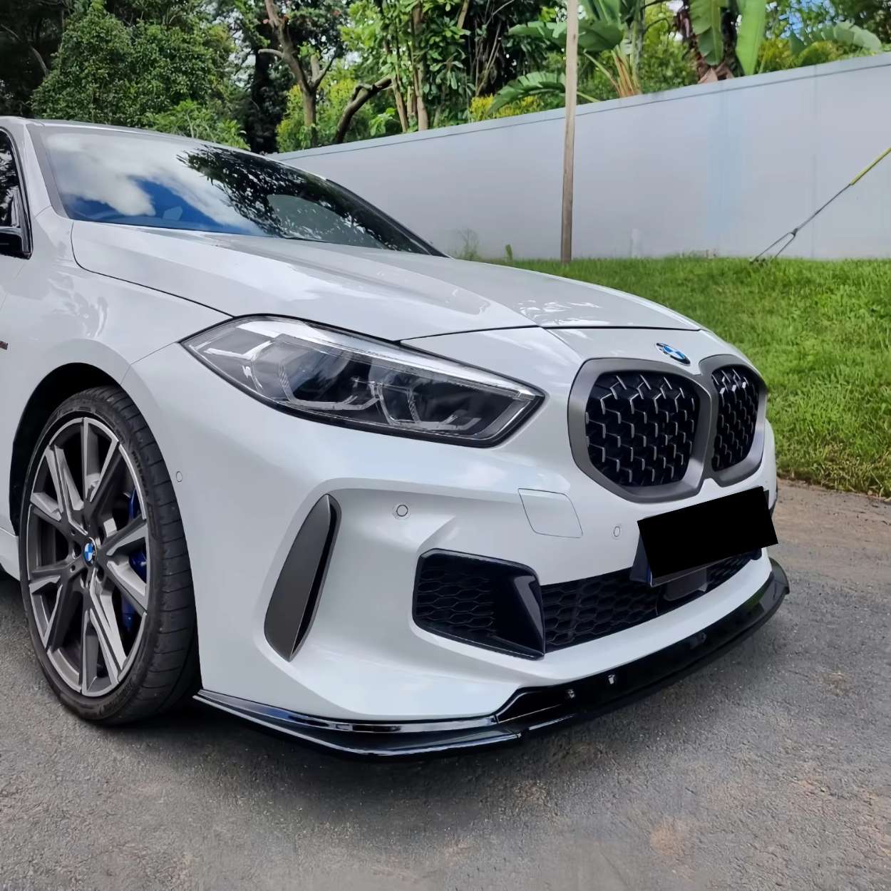 BMW Serie 1 F40 Lip Frontal Negro Brillo (2019-2024)