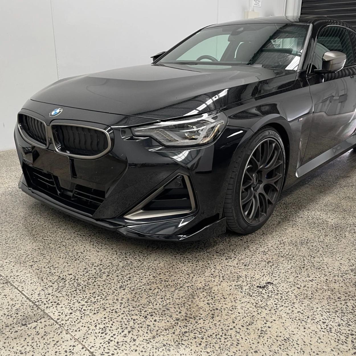 BMW Serie 2 G42 Estilo MP Lip Frontal Negro Brillo (2021+)