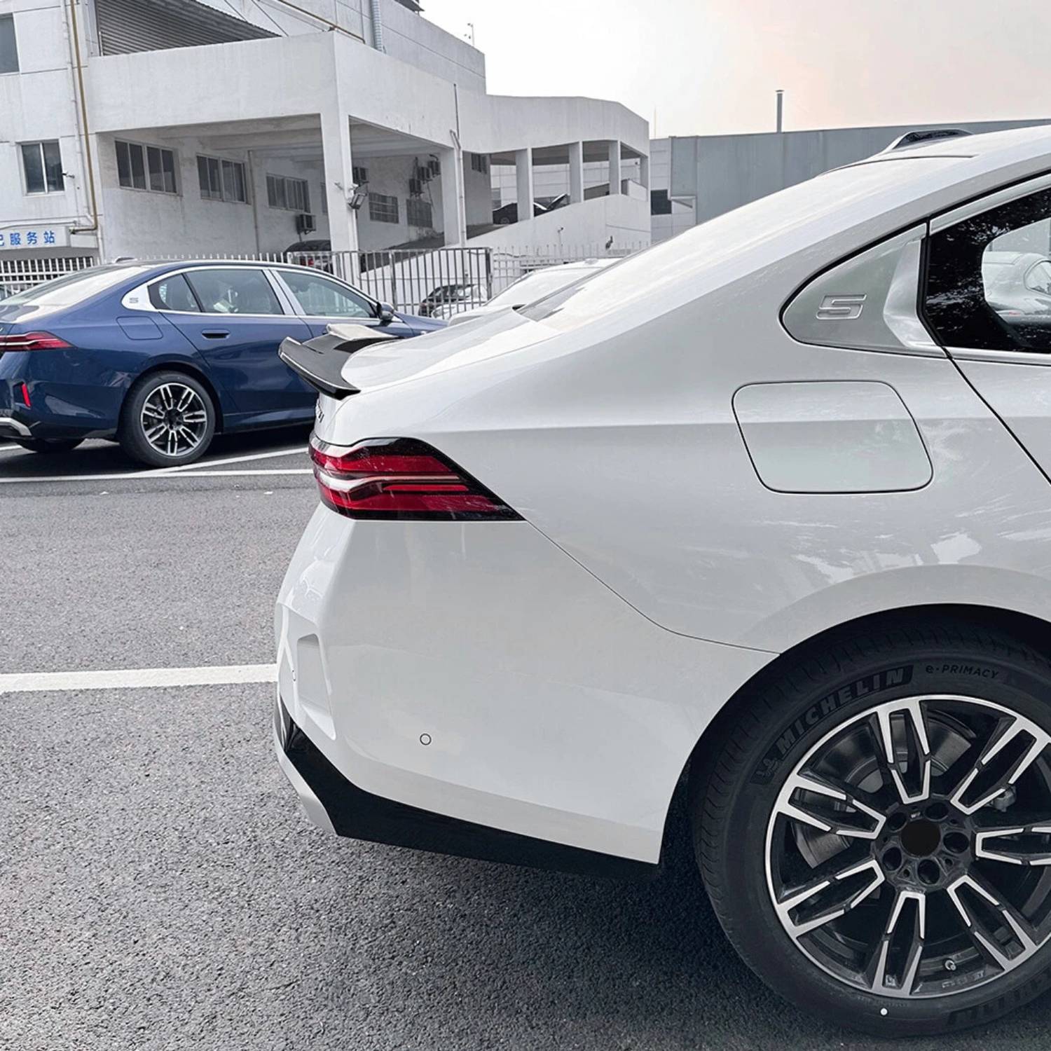 Alerón trasero BMW Serie 5 G60 G61 / M5 G90 G99 Gloss Black Ducktail PSM Style (2024+)