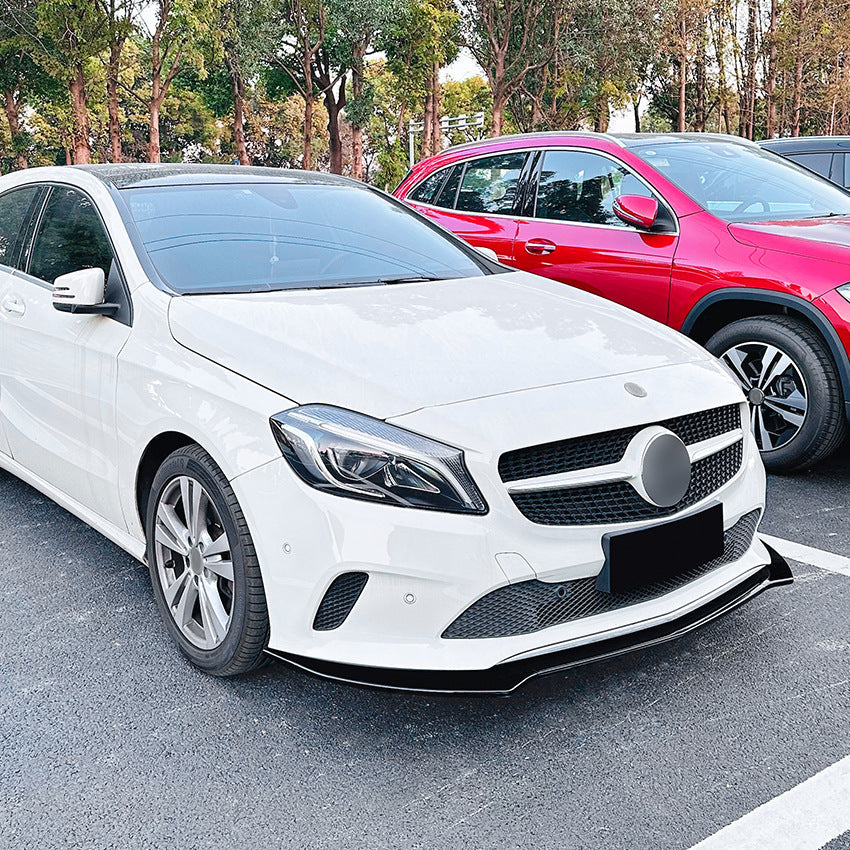 Mercedes A-Class W176 Facelift Estilo AMG Negro Brillo Lip Frontal (2016-2018)