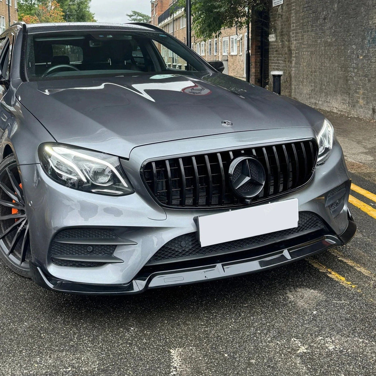 Mercedes Clase E W213 4 Puertas Estilo AMG Negro Brillo Lip Frontal (2017-2020)