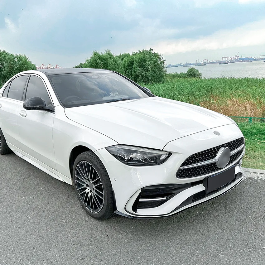 Mercedes Clase C W206 Estilo AMG Negro Brillo Lip Frontal (2022+)