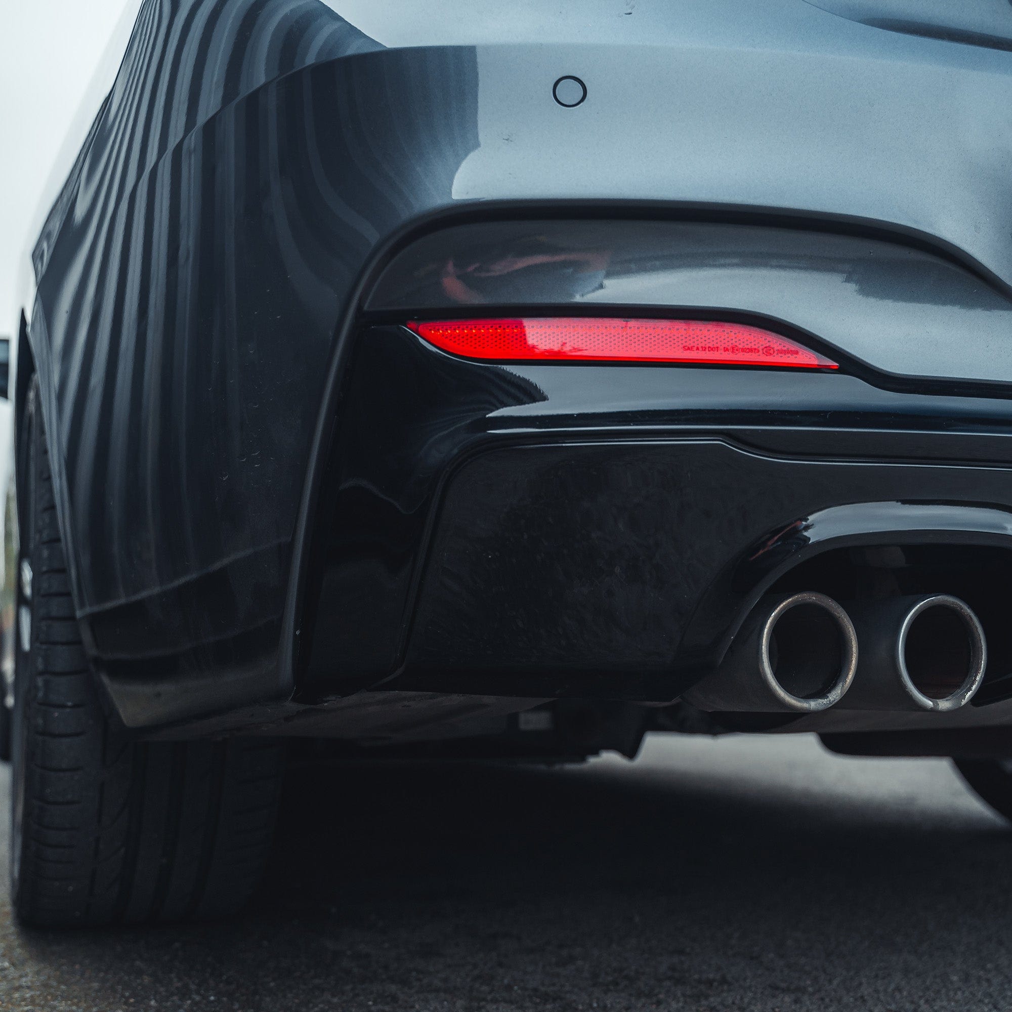 BMW 2 SERIES F22/F23 GLOSS BLACK TWIN EXHAUST DIFFUSER - MP STYLE - BLAK BY CT CARBON